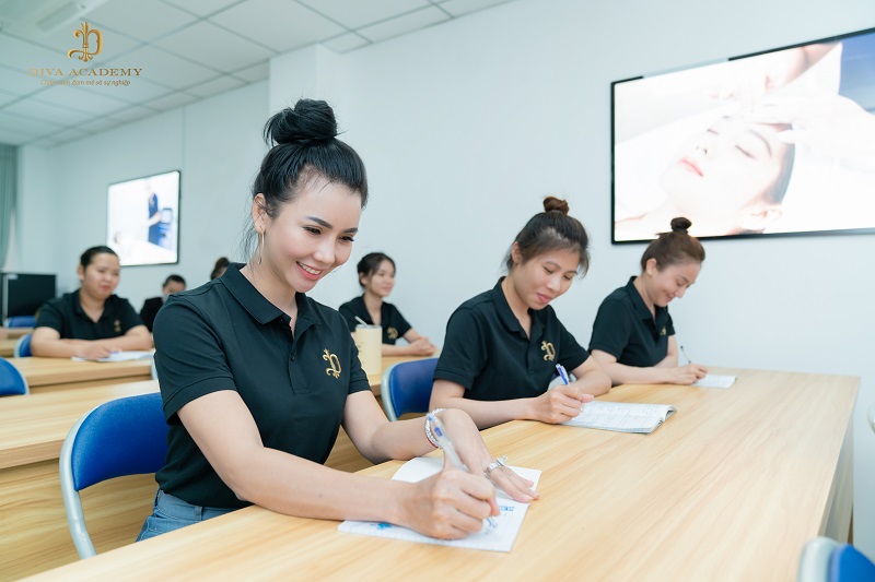 Phòng học lý thuyết khang trang, thoải mái tại DIVA Academy