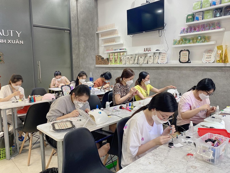 Lớp học nail tại Trang Beauty có không gian rộng rãi, thoải mái