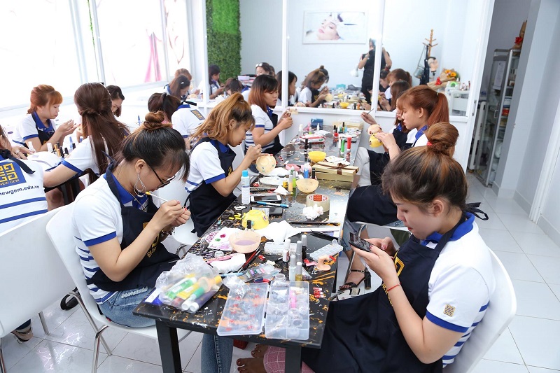 Các khóa học nail chuyên nghiệp tại New Gem được nhiều bạn trẻ lựa chọn