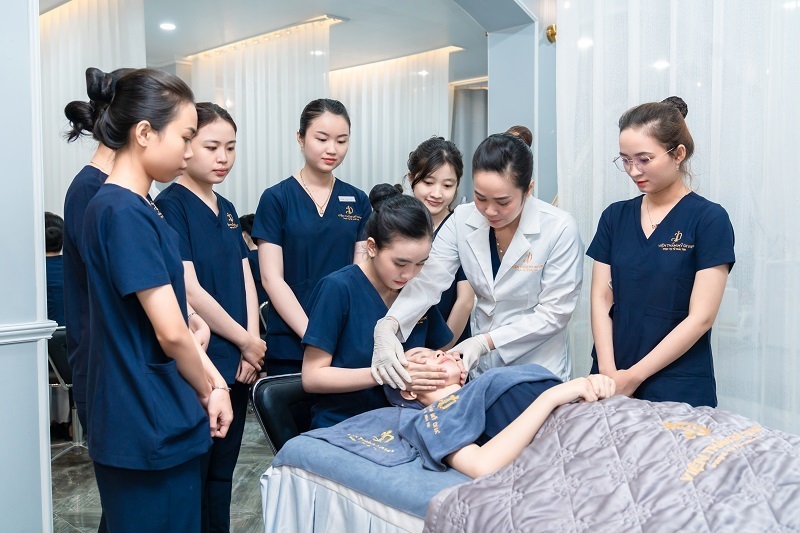 Bạn nên có tinh thần cầu tiến và ham học hỏi khi theo đuổi nghề spa