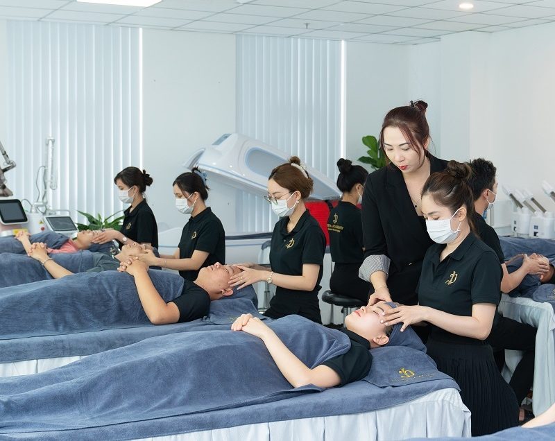 Phần thực hành chiếm đến 80% tổng thời gian của khóa học spa