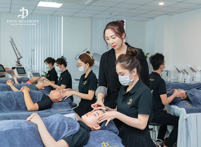 Phải bổ sung nhiều kiến thức trong thời gian ngắn là một mặt trái của nghề spa