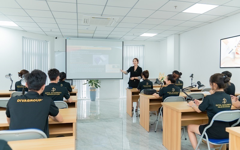 Môi trường học trang điểm tại DIVA Academy vô cùng thoải mái, chuyên nghiệp