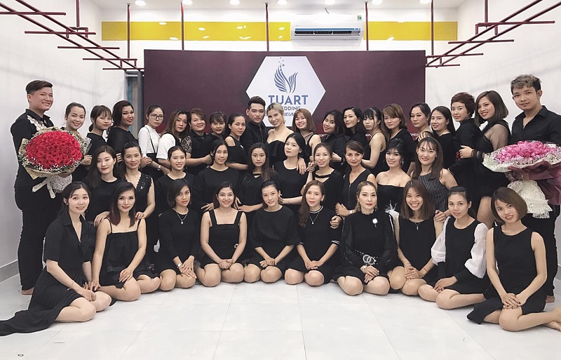 TuArt Academy hỗ trợ việc làm cho học viên sau khi tốt nghiệp khóa học trang điểm tại TPHCM