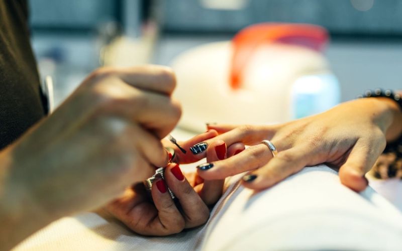 Thời gian học nghề nail khá ngắn và nhanh chóng ổn định sau khi ra nghề