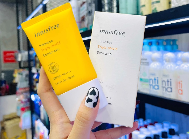 Kem chống nắng Innisfree có khả năng dưỡng ẩm khá tốt cho da dầu mụn