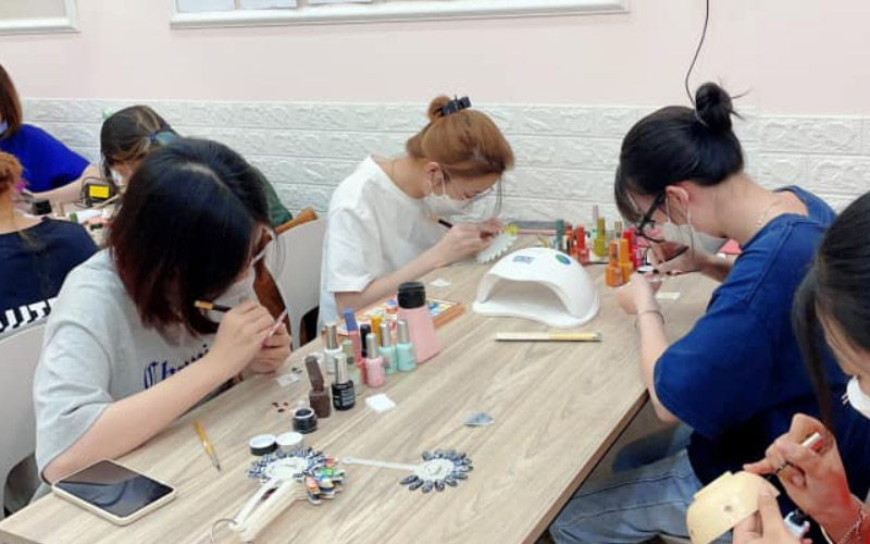 IU Nails Academy thường xuyên cập nhật xu hướng làm nail mới cho học viên