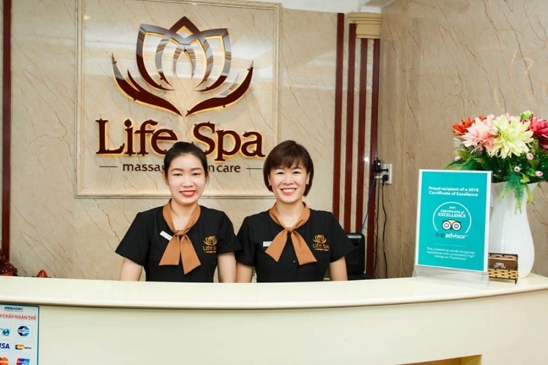 Học viên tại Life Spa được thực hành trực tiếp tại spa 