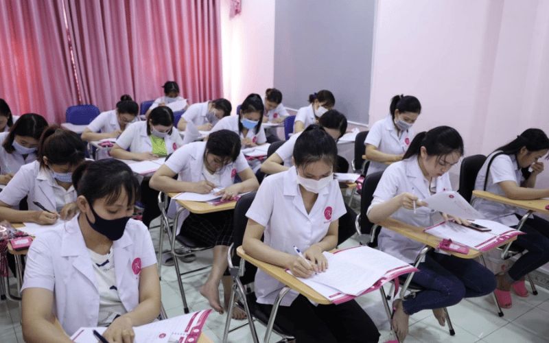 Khóa học phun xăm tại NK Academy thu hút nhiều học viên gần xa