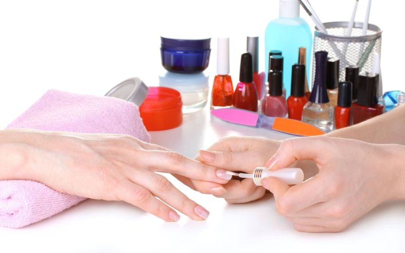 Nga Beauty Spa cung cấp đầy đủ dụng cụ học nail cho học viên