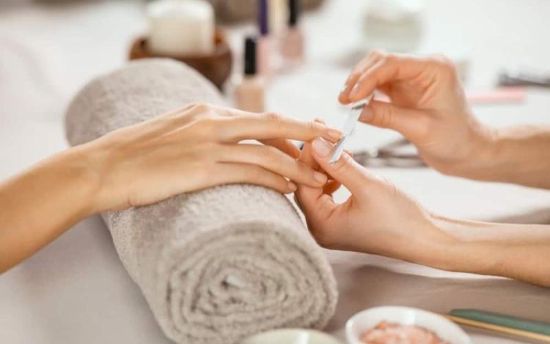 Bạn cần chuẩn bị chi phí thuê mẫu thực hành nail