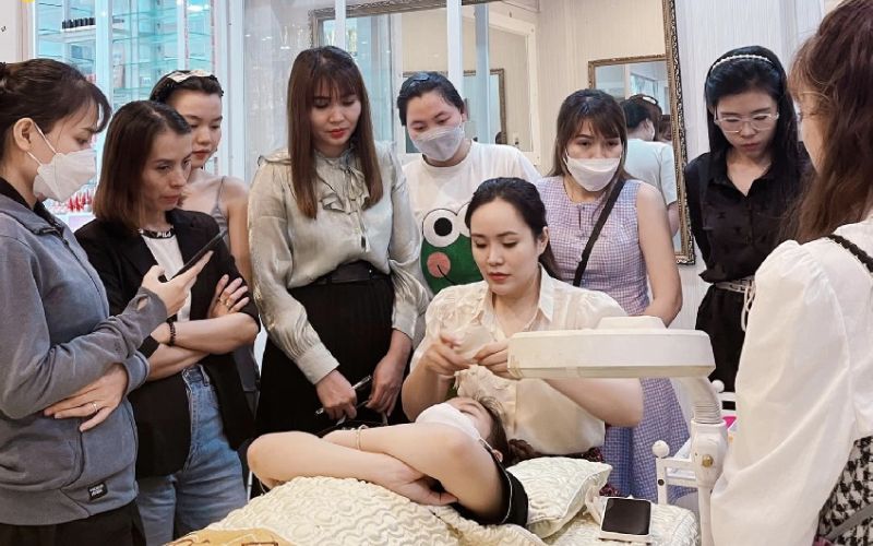 Cơ sở dạy nối mi chuyên nghiệp giúp nâng cao tay nghề nhanh chóng