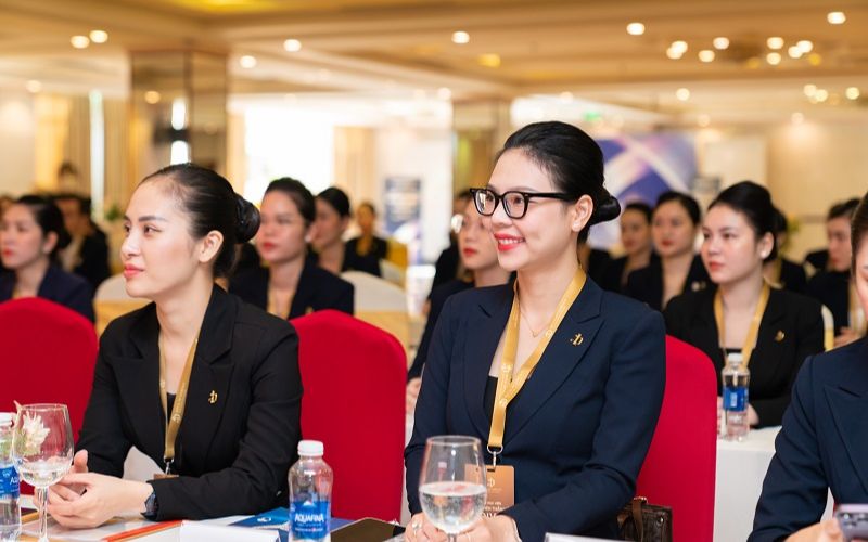 Buổi học về kiến thức quản lý spa tại DIVA Academy