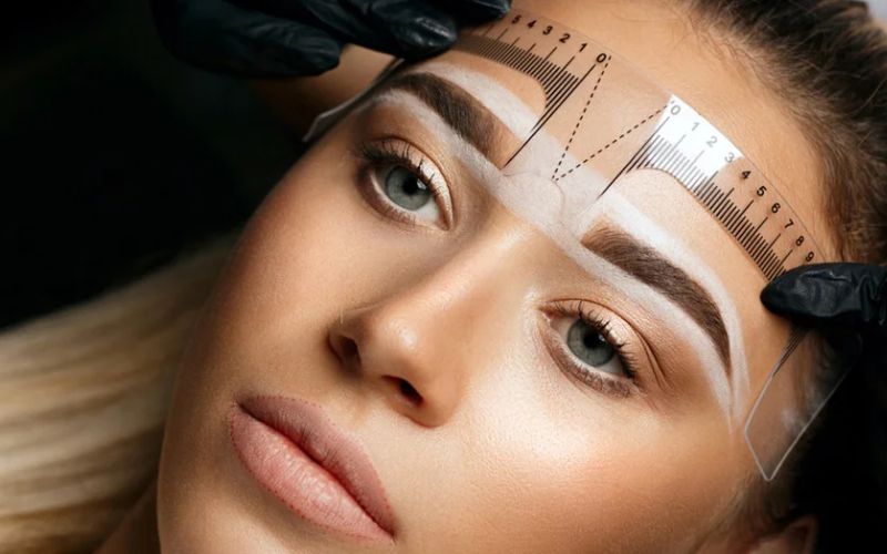 Phun xăm chân mày trên mẫu thật tại Oanh Jolie Beauty Academy Đà Nẵng