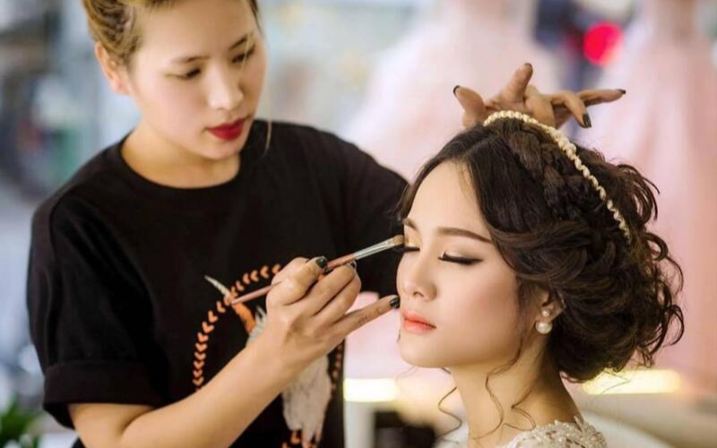 Phạm Nhung Bridal hỗ trợ việc làm hấp dẫn cho học viên sau tốt nghiệp