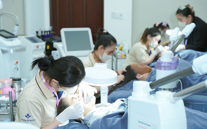 Giảng viên của Main Beauty Academy là những chuyên gia hơn 20 năm trong nghề