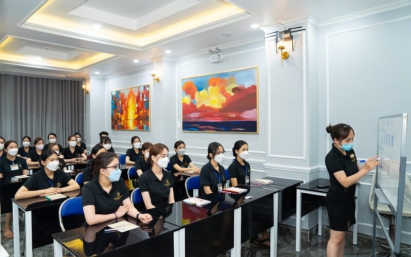 Tổng quan lớp học lý thuyết về chăm sóc da tại DIVA Academy