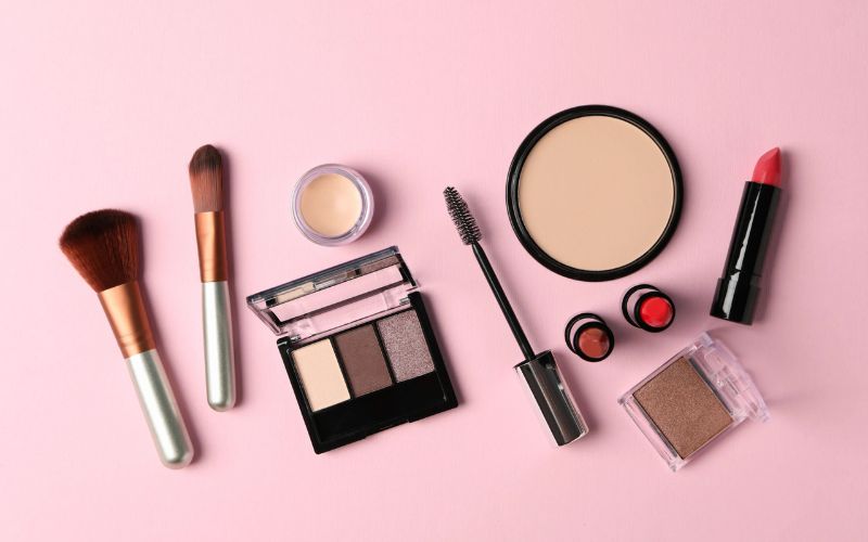 Đầu tư đồ nghề make up chất lượng để giữ an toàn cho da của bạn và khách hàng