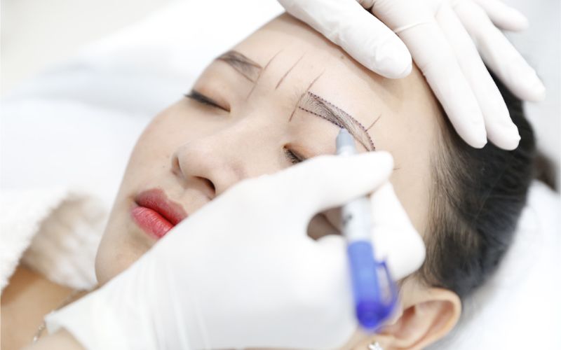 Phòng học phun thêu chân mày rộng rãi và đầy đủ tiện nghi tại Phi Beauty Academy