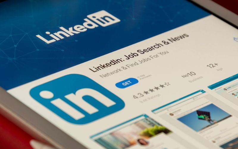 LinkedIn là trang web giúp bạn tìm kiếm những cơ hội việc làm tiềm năng 