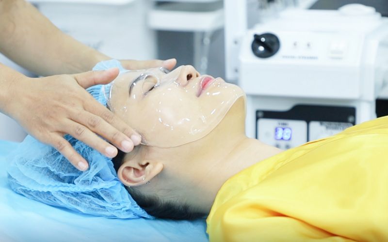 Angel Beauty Spa đào tạo lý thuyết chăm sóc da xen kẽ với thực hành trực tiếp 