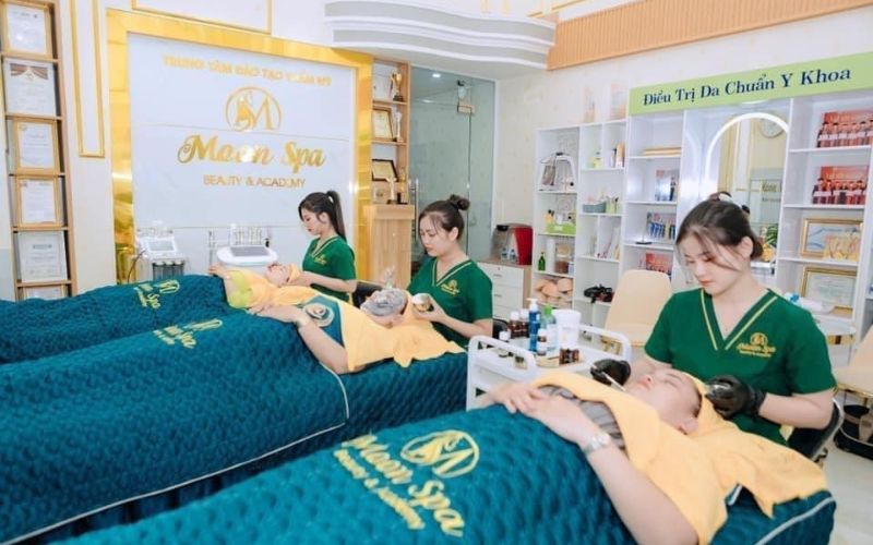 Moon Spa có mức học phí học chăm sóc da phải chăng so với thị trường 