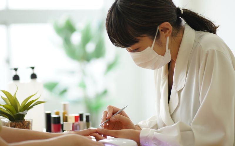 Việc có kinh nghiệm làm nail trước đó giúp bạn có lợi thế hơn khi xin du học tại Đức  