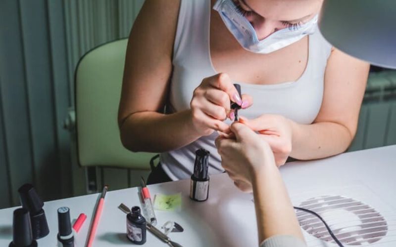 Bạn sẽ gặp áp lực về chất lượng dịch vụ nail cùng với tốc độ làm việc khi làm tại nước ngoài 