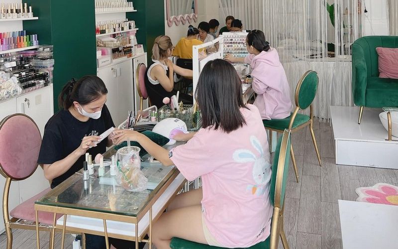 Các salon nail cao cấp hoặc spa resort luôn tìm kiếm các thợ nail có tay nghề cao