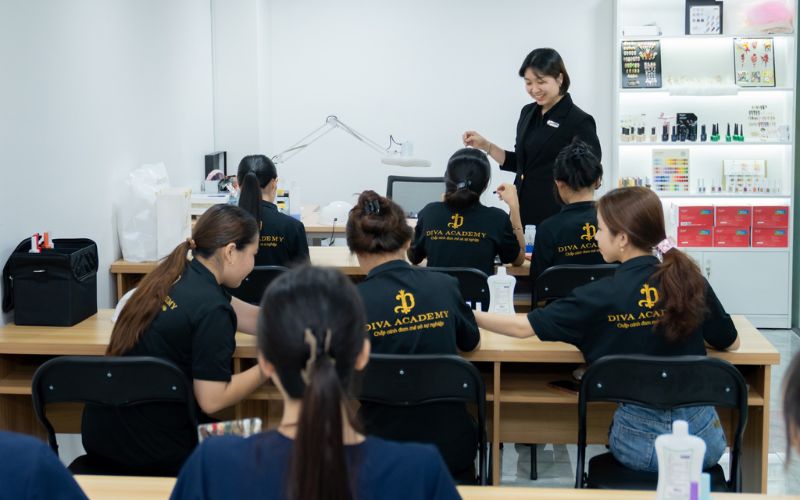 Môi trường đào tạo nghề nail tại DIVA Academy vô cùng hiện đại