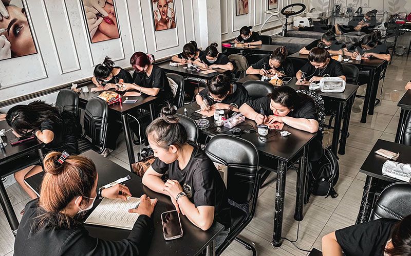 Phi Beauty Academy trang bị khu thực hành phun xăm thẩm mỹ riêng cho học viên