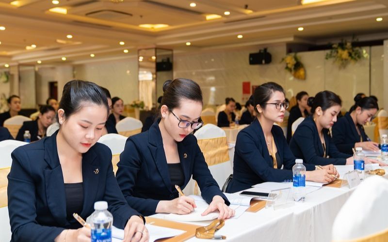 DIVA Academy đào tạo quản lý spa qua các tình huống thực tế