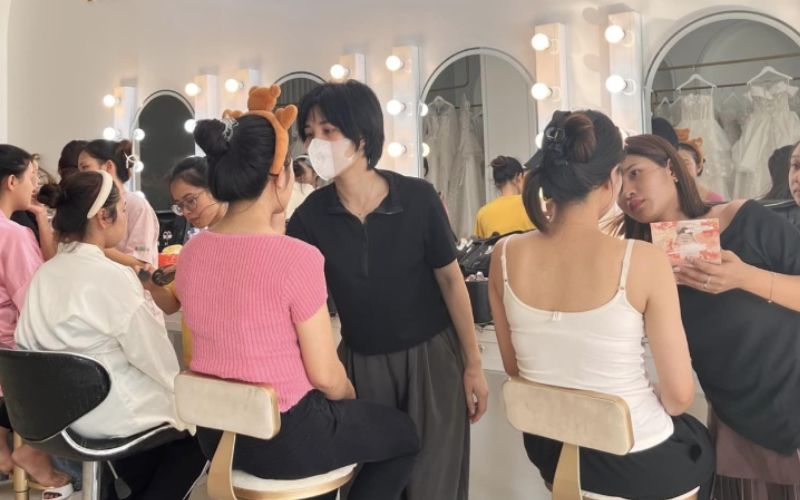 Tiết thực hành trang điểm tại Heri Makeup