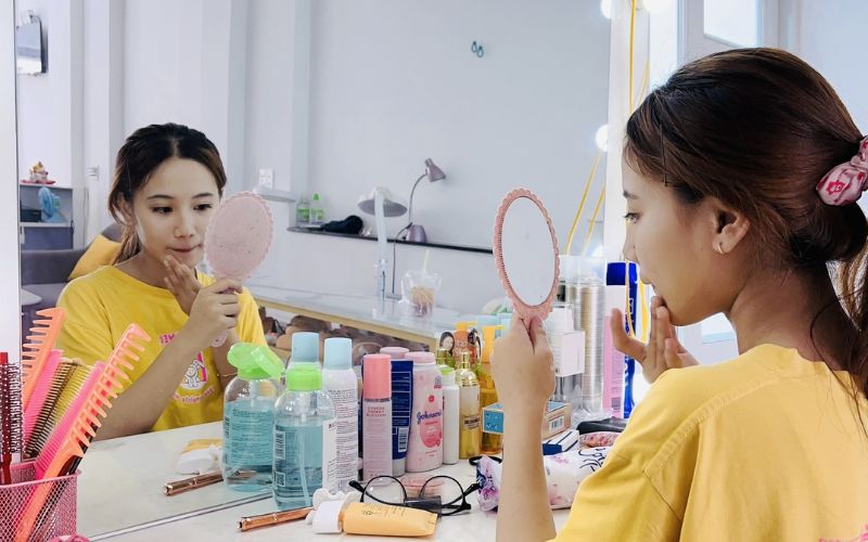 Số lượng học viên học trang điểm cá nhân tại Makeup Út giới hạn khoảng 2 - 3 người