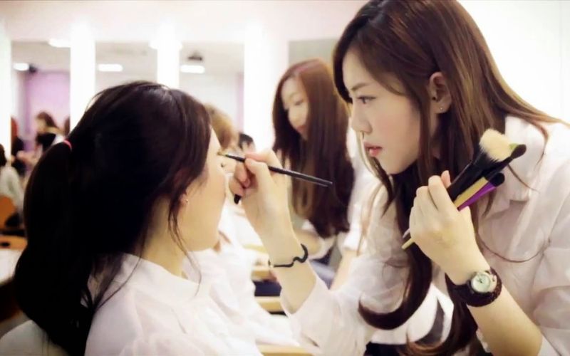 Lưu Nguyễn Makeup là địa điểm dạy nghề trang điểm nổi tiếng tại Nha Trang 