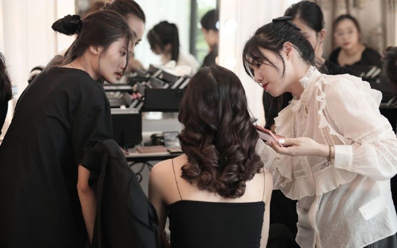 80% thời lượng khóa trang điểm cá nhân tại Mỹ Mỹ Makeup - Bridal là thực hành 