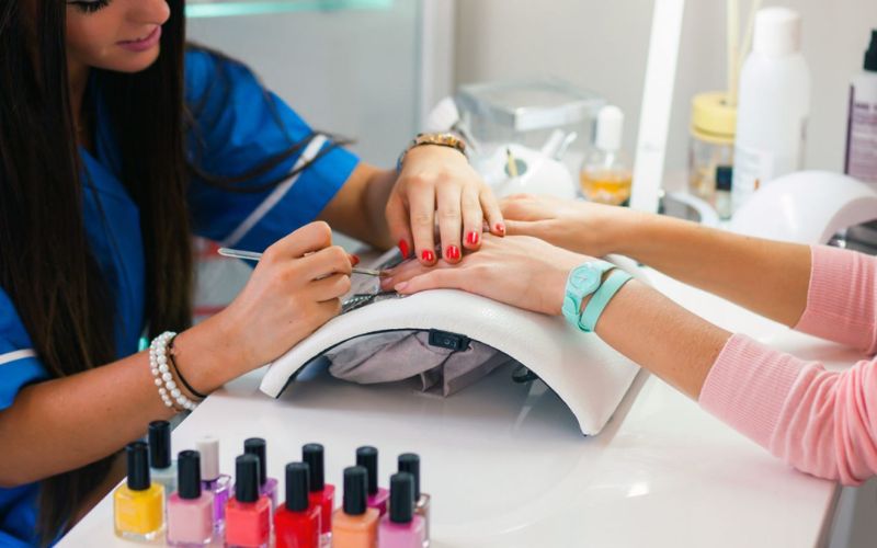 Để thành thạo nghề nail bạn cần trải qua quá trình rèn luyện và tích lũy kinh nghiệm