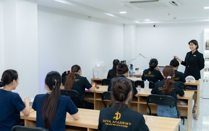 DIVA Academy cung cấp khóa học nail - vẽ móng nghệ thuật chuyên nghiệp tại TPHCM