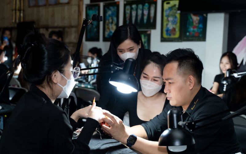 Học viên nail tại Two Boys Academy được học trực tiếp với Master Kiến Trần