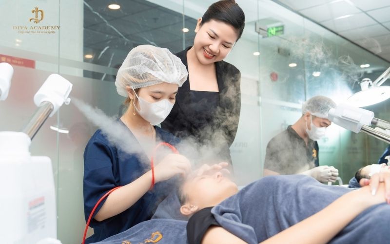 Trung tâm dạy nghề spa uy tín sẽ giúp bạn có kiến thức và kỹ năng vững vàng