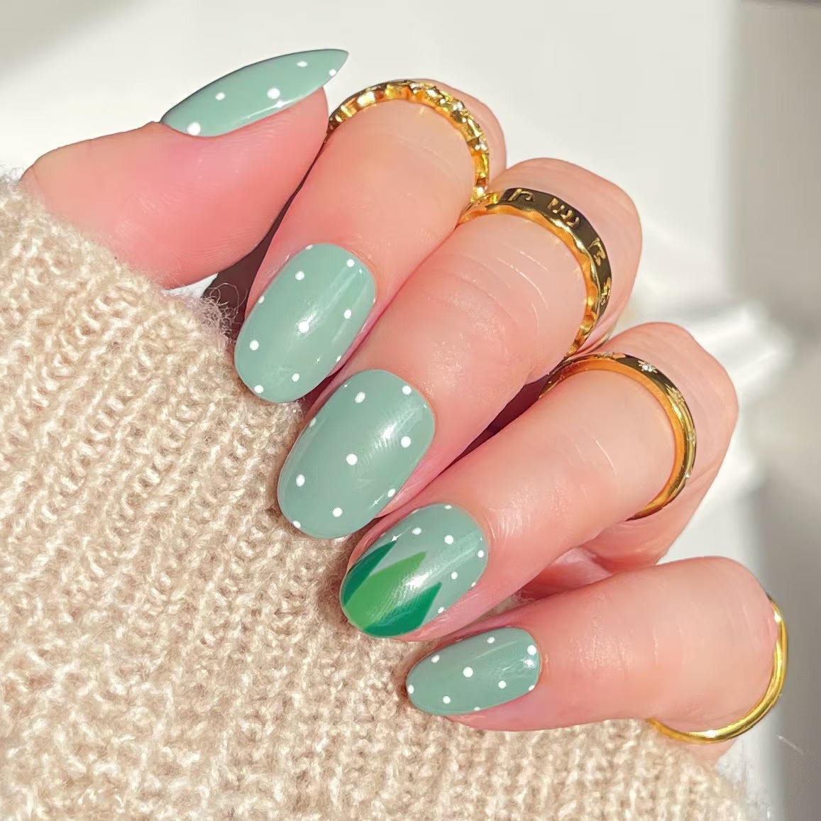 Thành phẩm đẹp mắt của kiểu nail chấm bi