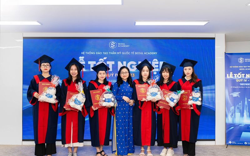 Học viện Seoul cấp chứng chỉ nghề nail cho học viên hoàn thành khóa học 