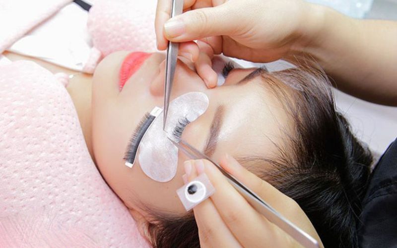 Ngọc Beauty Lash có giá học nối mi rẻ và nhiều ưu đãi hấp dẫn 