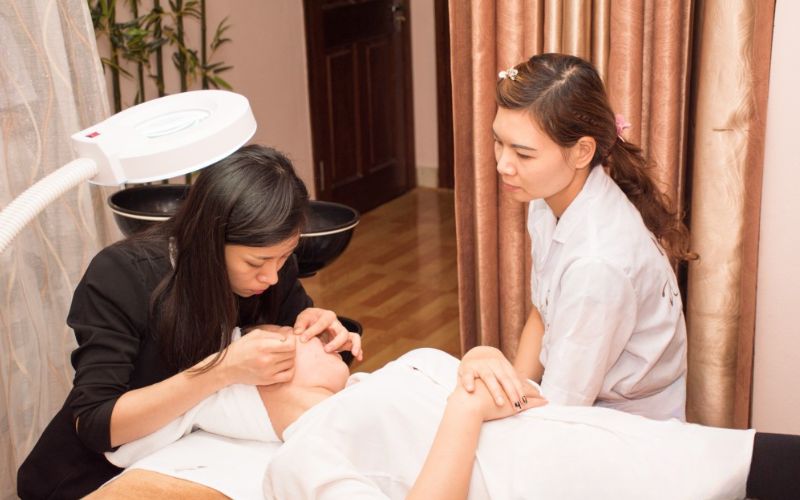 Spa Nữ Hoàng là một trong những địa chỉ dạy chăm sóc da chuyên nghiệp ở Long An 