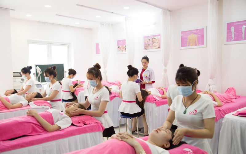 Phòng học nghề chăm sóc da hiện đại ở ANA Beauty