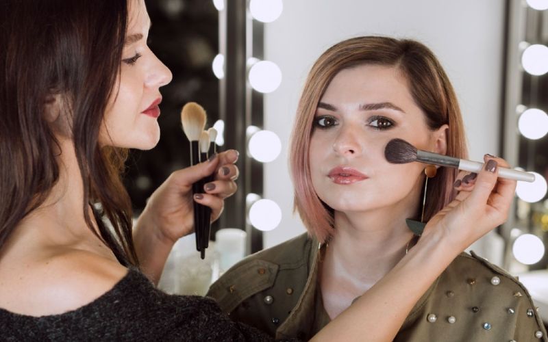 Khóa học makeup chuyên nghiệp phù hợp với những ai có tính kiên nhẫn và sáng tạo 