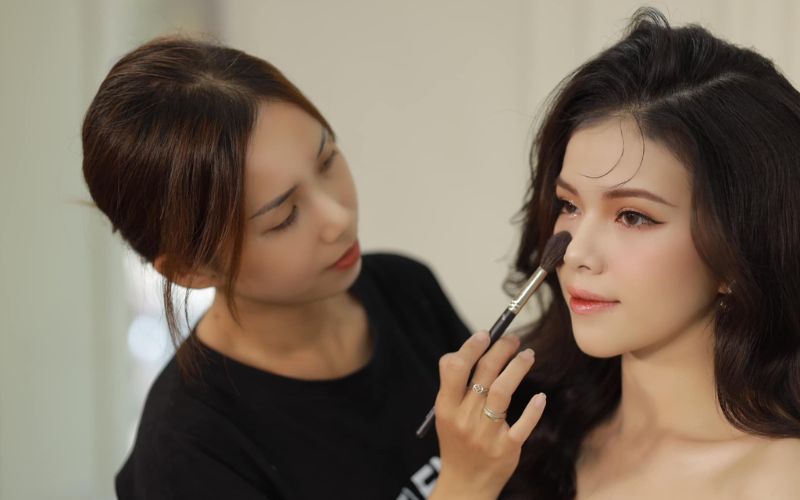 Khóa học makeup cô dâu phù hợp với nhiều đối tượng khác nhau 