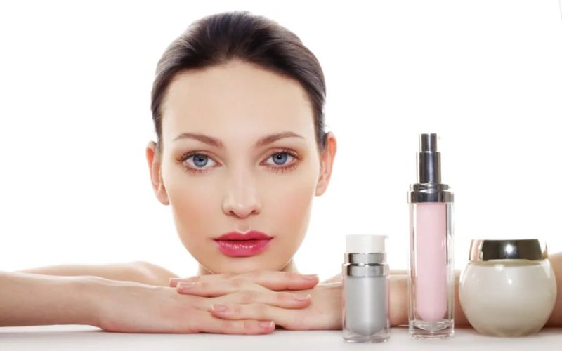 Kiến thức về da và mỹ phẩm giúp học viên biết cách chăm sóc trước và sau khi makeup 