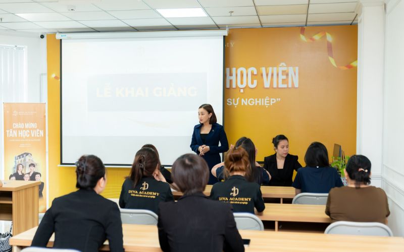 DIVA Academy cung cấp khóa học trang điểm nâng cao bài bản