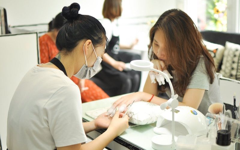 Chủ tiệm nail thường gặp khó khăn trong việc quản lý nhân sự